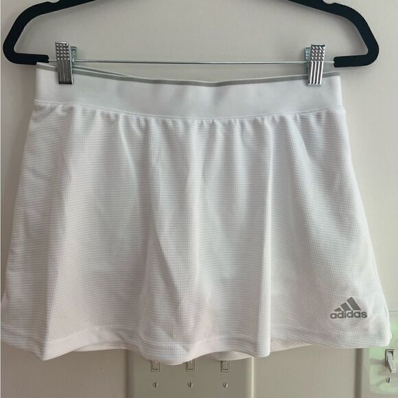 NWT Adidas White Tennis Club Skirt - Size Medium! - Picture 1 of 3